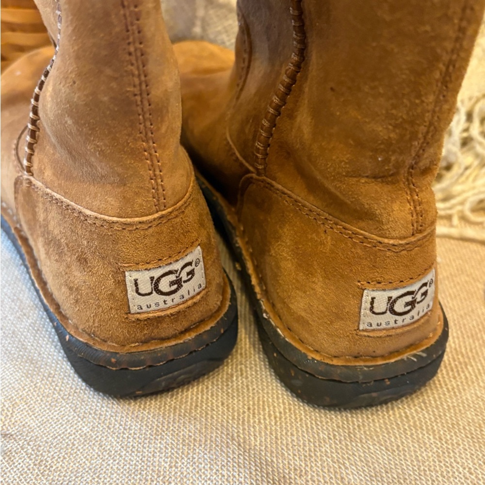 Genuine suede Uggs - Picture 4 of 8